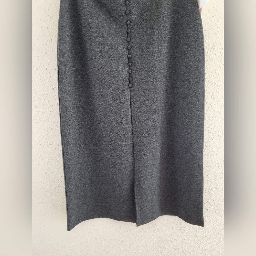 Elegant Gray Women's Skirt - Picture 4 of 7